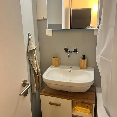 Newly Renovated Stylish & Spacious Apartmán *